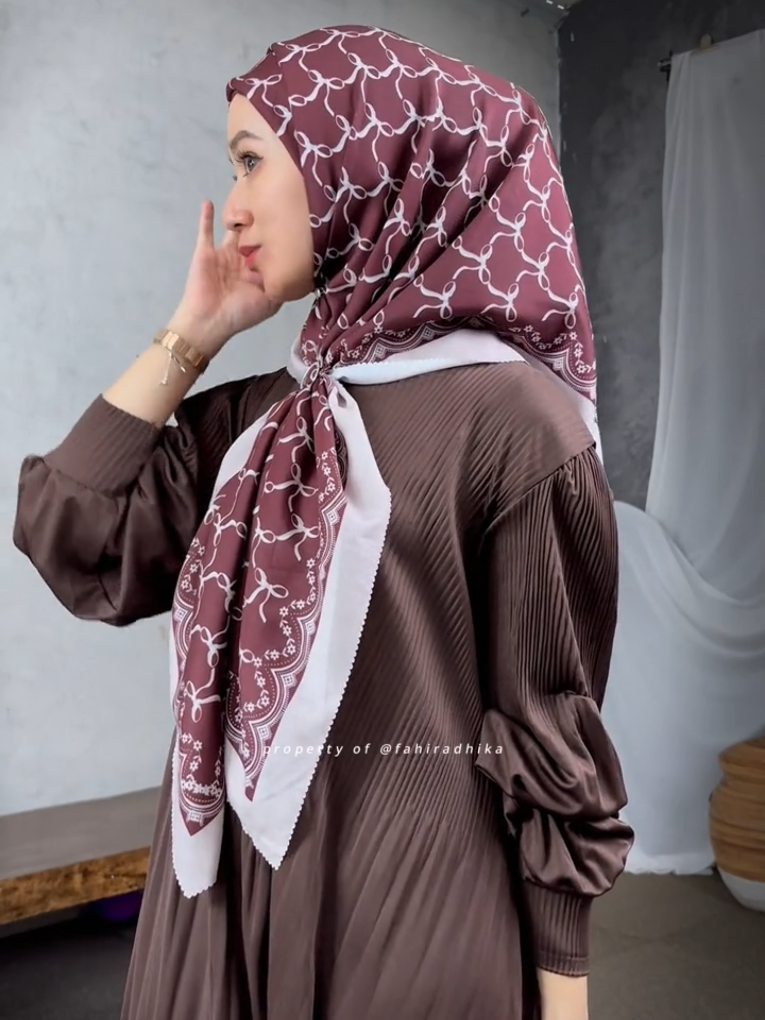 Under 30ribu  sudah dapet hijab motif secantik ini, bahannya mudah di atur dan beneran  ga kaku. kata aku mah cepetan beli keburu kehabisan. Hijab segi empat motif printing melayu motif cantik Square Jilbab Voal Muslim Kerudung. @credit to @anggitadhika4 MEIDINA(3) #pashminainstan #hijabinstan #outfitideas #rekomendasihijab #pashmina #hijab #rekomendasipashmina #hijabtutorial #khimar #hijabjerseypremium