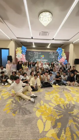 Velocity bareng murid-murid @Mantappu Academy yang berhasil lolos SNBT!! 😎🤟🏻 Meskipun ga bisa meet up lengkap bareng semuaa (ada ribuan), tapi udah pecahh bngt!! Selamat dan semangat buat murid-murid kami!! Doa kami selalu beserta kaliaann!! 🔥