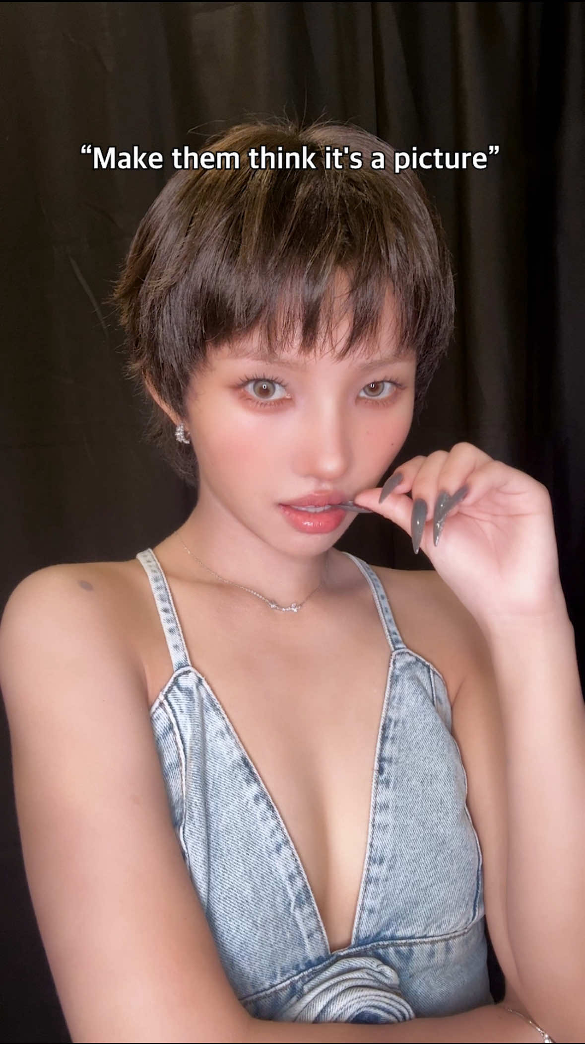 Make them think it’s a picture... 📸 #아이들 #idle #소연 #SOYEON