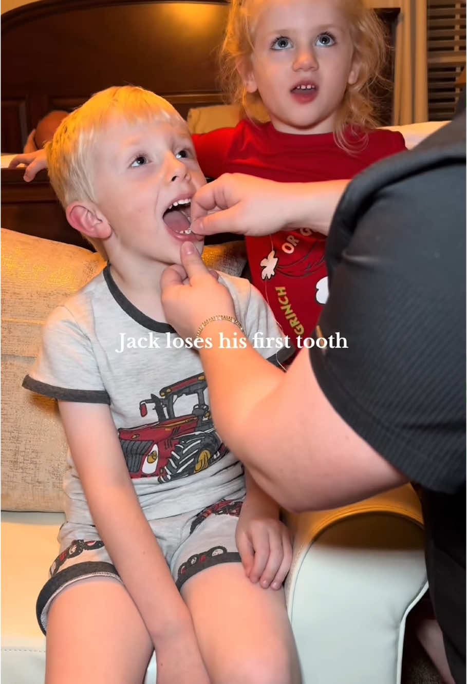 How to help babies remove baby teeth 🦷…#babyoftiktok #kid #funnyvideos #children #fyp#usa🇺🇸 