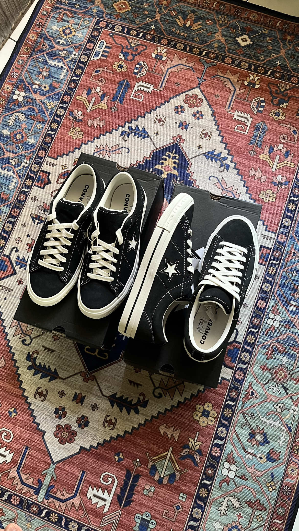 New Comer‼️ Converse One Star 95 Ox Black Vintage White Shop Now only at Noltiga.Market #converse #converseonestar #converseallstar #converseindonesia #converseheadindonesia 