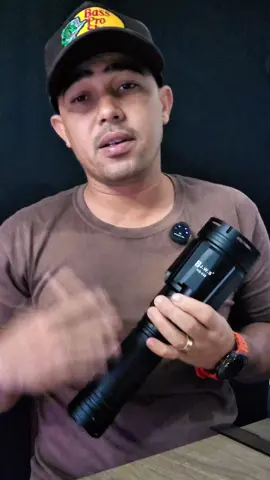 Simplesmente mega potente essa lanterna ⚒️⛺️🏕🔦 #aventura #camping #bushcraft #edc #pesca #sobrevivencia #ThiagoImports #brasil #minasgerais 