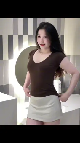 Áo xinh cái màu nâu sáng da lắm luôn#aothuncotim #aothunombody 