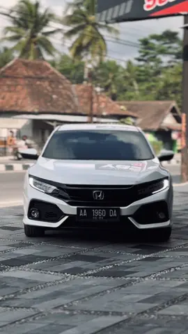 CIVIC HATCHBACK E 2019 - mesin sehat kering - tarikan enteng - servis rutin berkala - transmisi normal responsif - kelistrikan normal - kaki