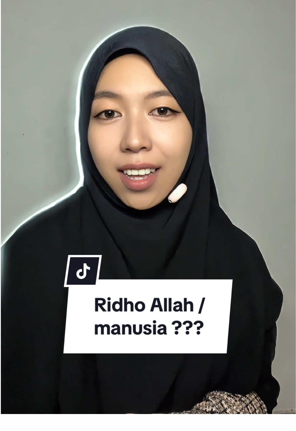 Ridho Allah tak tergantung pada pujian manusia. Saat kamu sibuk mencari ridho manusia, kamu bisa kehilangan ridho Allah. Tapi jika kamu kejar ridho Allah, maka manusia pun akan mencintaimu karena-Nya #ridho #fyp #hijrah #dakwah #viral 
