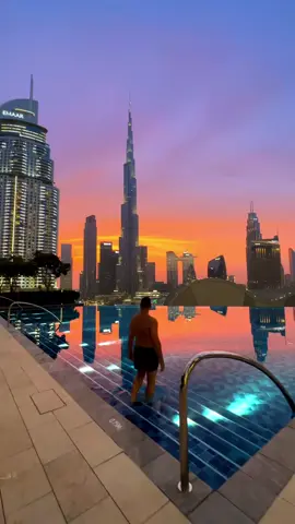 If you love Dubai, leave a comment and write what you like most about it! 🙌🏼😍 Here are some of our favorite things: - Year-Round Sunshine ☀️ - Futuristic Architecture - Cultural Diversity - Safe environment - Great business hub and mindset Do you agree with these? What’s missing?? 🤔 . . #dubai #dubai🇦🇪 #dubailife #dubai❤️ #mydubai #dubaiblogger #dubaicontractors #dubaitravelblogger #dubaitravel #dubaihotel #dubaihotels #dubailuxury #addressfountainviews #burjkhalifa