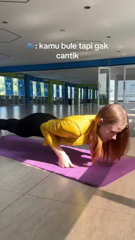 Tapi aku kuat 💪🏻😂 Anyway… Yang aku sadar setelah jadi content creator orang2 tuh rata2 komen tentang masalah di hidup diri sendiri Aku tidak butuh validasi karena standar kecantikan kita semua punya berbeda I know aku cantik huhuhu 🤭 dan kalo orang lain bilang ke kalian hal buruk ingat aja:  “Dia bilang tentang diri sendiri” Berarti dia lagi masalah sama muka, badan, uang, pacar dll Just don't take it seriously 🫂