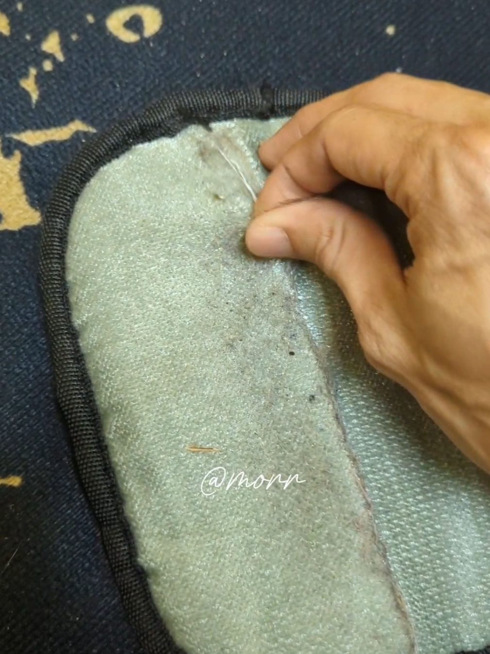 Karpet nampak bersih tapi berhabuk? korang perhati betul betul. #morreviewz #radiantdrop #glovehabuk #rumahbersih 