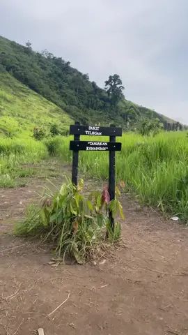 vidio lama….. #telogah #kalbarborneo #fyp #bukittelogah500mdpl #bukittelogah #fypシ #bukitkalimantan #jelajahkalbar #kalimantanbarat #borneo #viral 