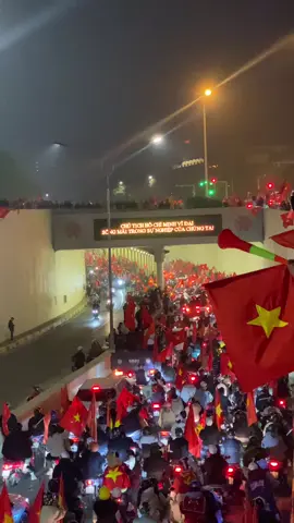 Xin những cánh tay tối nay đi bão đội tuyển U23 Việt Nam 🇻🇳 #xh #hanoi 