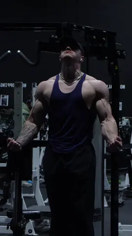 No pain no gain. #gym #nopainnogain #posing #motivation #GymTok 