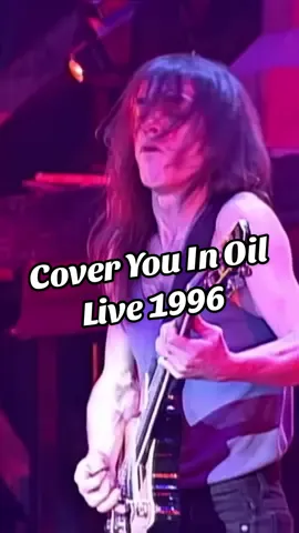 Such a groove! AC/DC Cover You In Oil - LIVE Gothenburg 1996