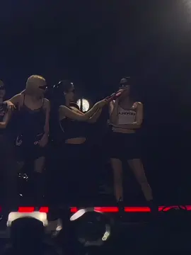 Like Jennie OT4 version - Jenlisa focus #jennie #lisa #jisoo #rosé #blackpink #deadlineinnewyork_lisa 