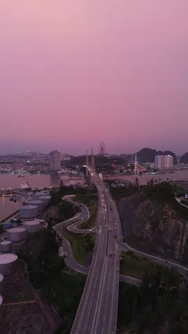 Đã bao lâu bạn chưa được ngắm hoàng hôn rồi ?? #chuyencuahalong #halongbay #binhyen #hoànghôn 