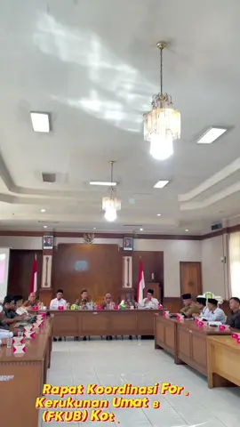 Hari ini saya menghadiri sekaligus membuka Rapat Koordinasi Forum Kerukunan Umat Beragama (FKUB) Kota Sabang Tahun 2025 di Aula Pulau Rubiah pada Selasa,(29/07). Sebuah forum penting yang menjadi ruang silaturahmi sekaligus penguatan komitmen kita semua dalam menjaga keharmonisan antarumat beragama di Kota Sabang tercinta. Saya turut menyampaikan apresiasi atas semangat kebersamaan yang terus terjaga di tengah masyarakat kita.  Bagi saya, keberagaman bukan penghalang, melainkan kekuatan yang harus dirawat bersama. Mari terus kita jaga semangat toleransi dan saling menghargai, agar Sabang tetap menjadi rumah yang damai dan nyaman bagi seluruh warganya, tanpa membedakan latar belakang agama maupun keyakinan. #salamtoleransi 