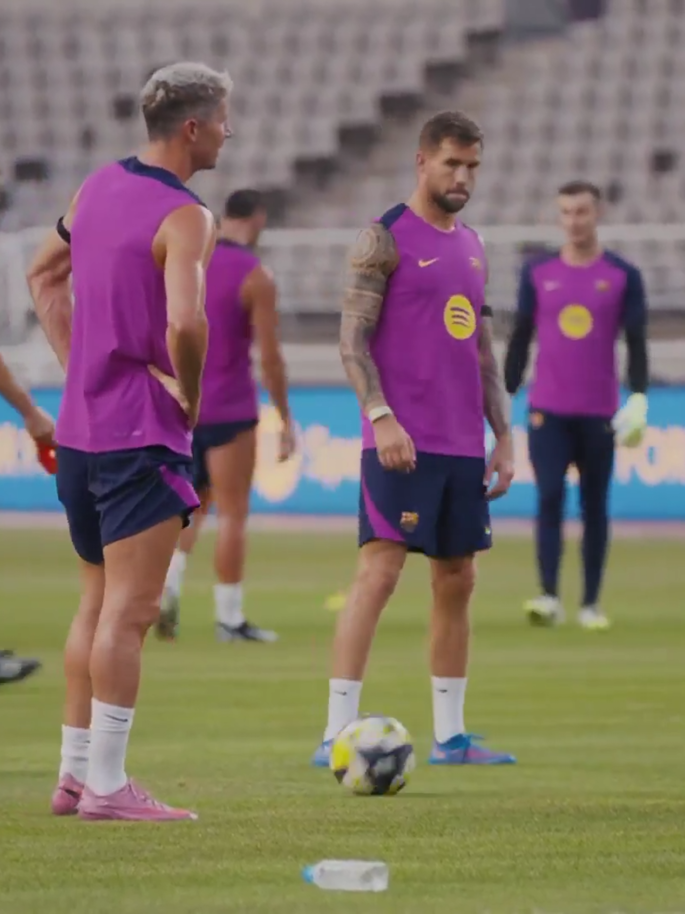 Barcelona's first day of training⚽🏃🏻‍♂️ in Seoul🇰🇷 #culersforlive🔵🔴  #fansbarca💙❤️  #fypツ 