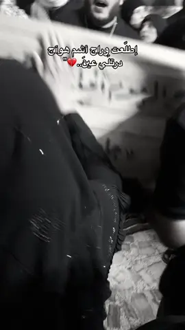 سوده عليه يابيبي عمت عيني عليج حسافه تموتين والله حسافه..💔👵🏼🌱#مقبرة_وادي_السلام_النجف 
