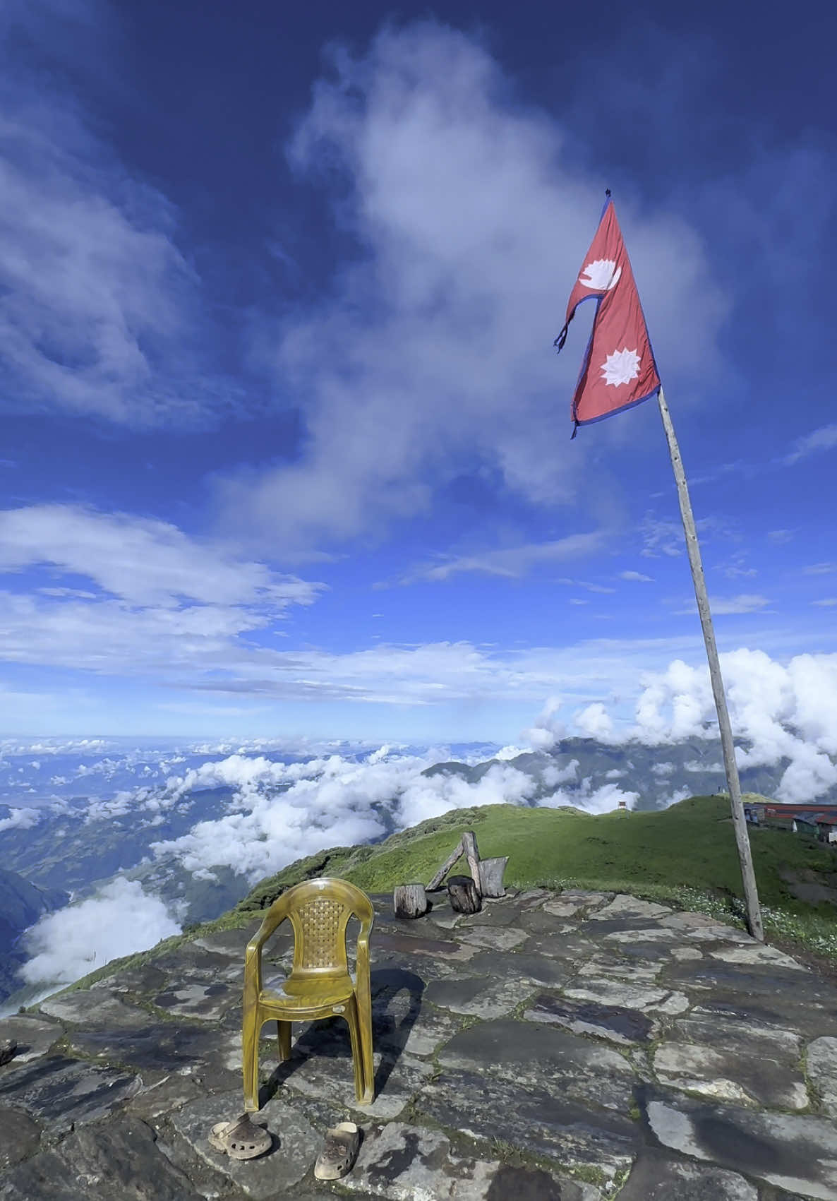 Kun thau hore yo ??🤔#fyp #foryoupage #trekking #goviral #mountains #koritrek3800m #unfreezemyacount 
