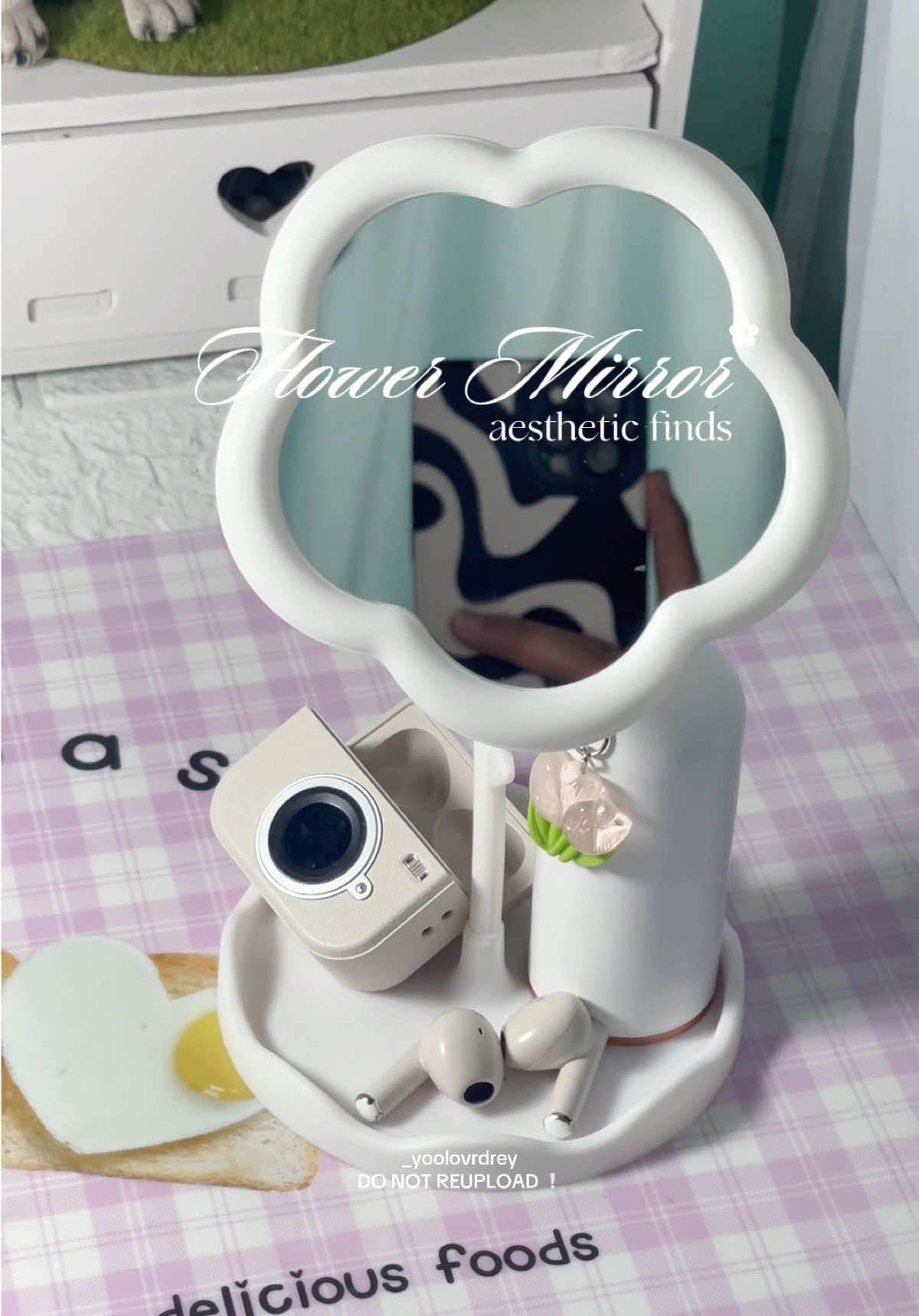 this aesthetic flower mirror is def. a must have !! ⋆˚✿˖° #fyp #aesthetic #flowermirror #minimirror #aestheticfinds #tiktokaffiliate 