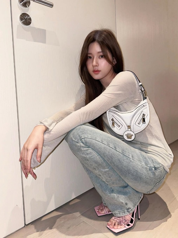 beuh langsung berubah auranya 😩🫵  #zhaolusi #zhaolusi_赵露思 #rosy_💜 #artiscina 