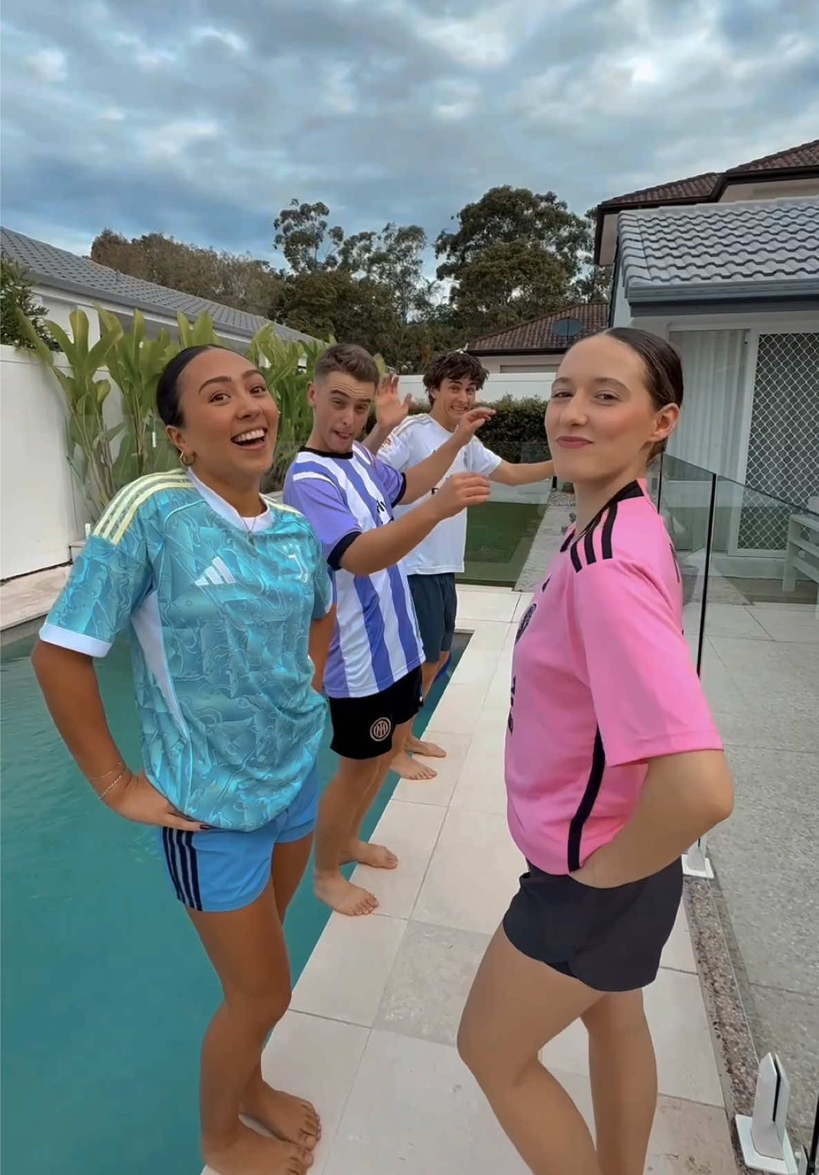 WOAH CHALLENGE! Pool edition 🤣 #viral #challenge #funny @James & Jasmin x @Cadel and Mia 