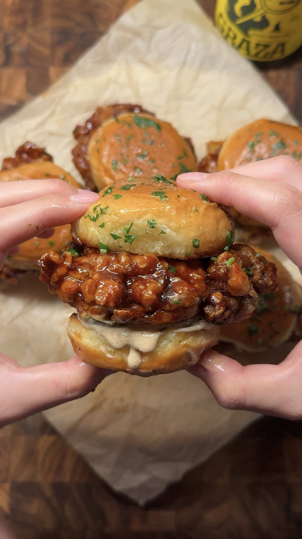 honey chipotle garlic sliders 🍔 crispy chicken fried in Frizzle High Heat Olive Oil from @Graza for the juiciest honey chipotle chicken with pickles, chipotle ranch, and garlic bread sliders 🧄  recipe link: https://erinscozykitchen.com/recipe/honey-chipotle-garlic-chicken-sliders/ the full detailed recipe is also on my website 🔗 linked in bio!  #chicken #crispy #sliders #chipotle #Recipe    