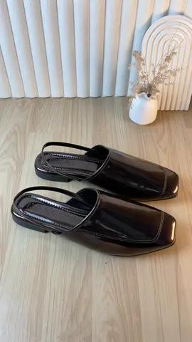 Aslinyaaa mewahh pwolll 😭.  #rekomendasisandal #rekomendasiflatshoes #mahogany #sandalmewah 