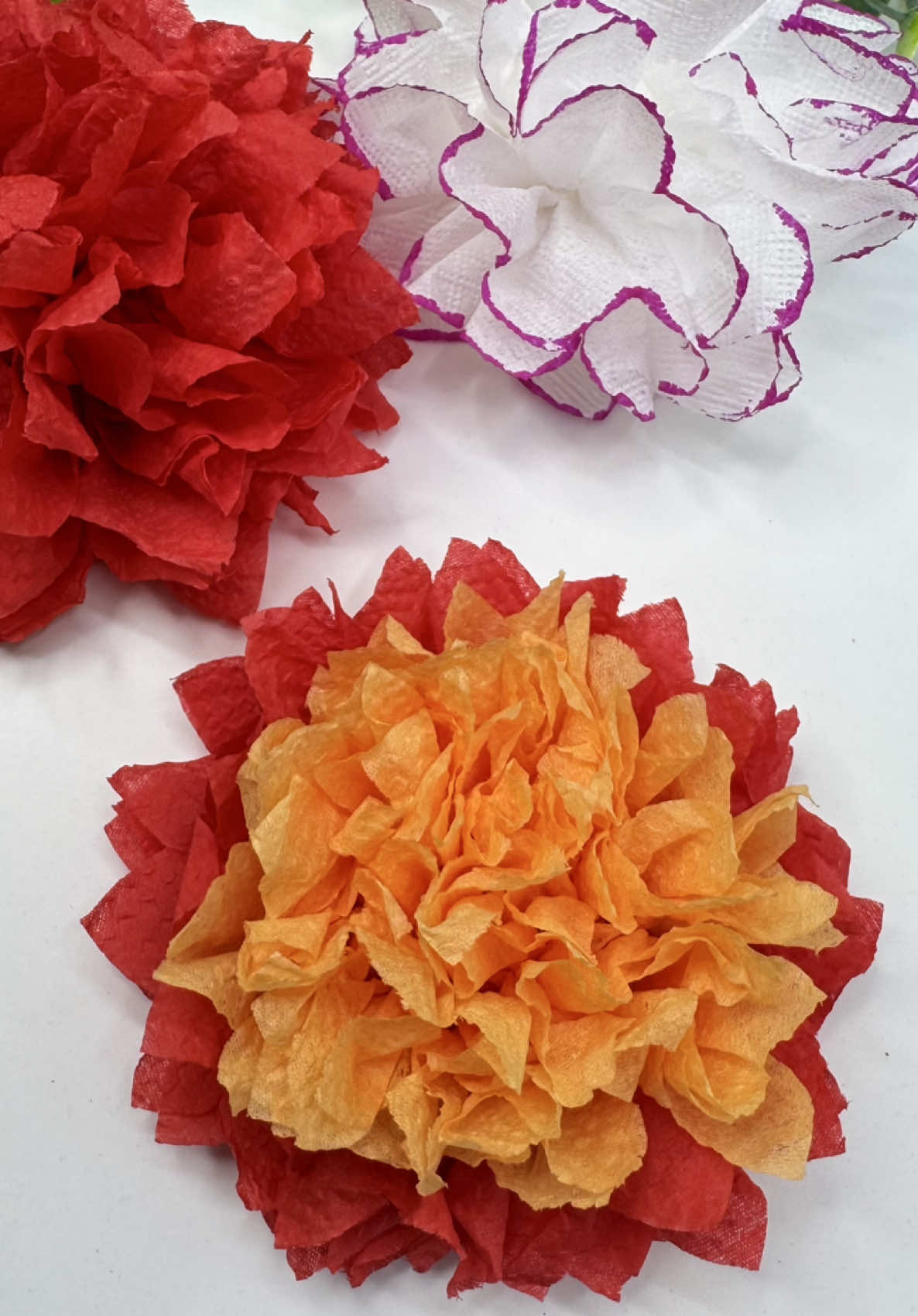 How to make essy tissue paper flowers 🌺 #DIY #craftidea #paper #papercraft #craft #hobby #paperflowers #tissuepaper 