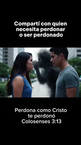 💔 A veces el rencor nos ata… Pero el perdón en el nombre de Jesús lo rompe todo. Ella lo miraba con odio… hasta que eligió perdonar. 🔥 El demonio desapareció. ✨ La paz volvió a sus corazones. 📖 “Te perdono… en el nombre de Jesús.” 🙏 Que este video llegue a quien más lo necesita. #Perdón #FeQueLibera #JesúsSana #Cristianos #Reconciliación   