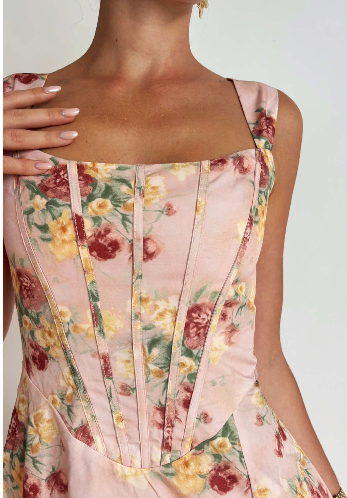 @jjshouseofficial ✨ #foruyou #fyp #foryoupage❤️❤️ #dress #elegantdress #sexydress #elegante #elegantlady #ootdinspiration #ootdinspo #outfitinspo #outfitinspiration #flowerdress #classystyle #classyoutfit #jjshouse #jjshousedress 
