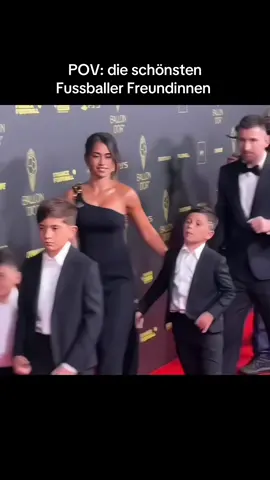 Wer fehlt?🤔  #sophiahavertz #georginarodriguez #micheledebruyne #ashlyncastro #rebeccacooke #tolamibenson #antonela #martadiaz #saragundogan #sethanie #nicolacavanis #jessicaaidi #annalewandowska #aaliyahcloßen #pilarrubio #magisalah #brunabiancardi #alishalehmann #sashaattwood #annapelayo #nataliabelloli #celinakerr #cindykimberly #isabelkovacic #mikkykieney #evagarcia #lauraabla #isabeljohansen #taylorward #lexi #fy #fyp #foryou #viral #trend