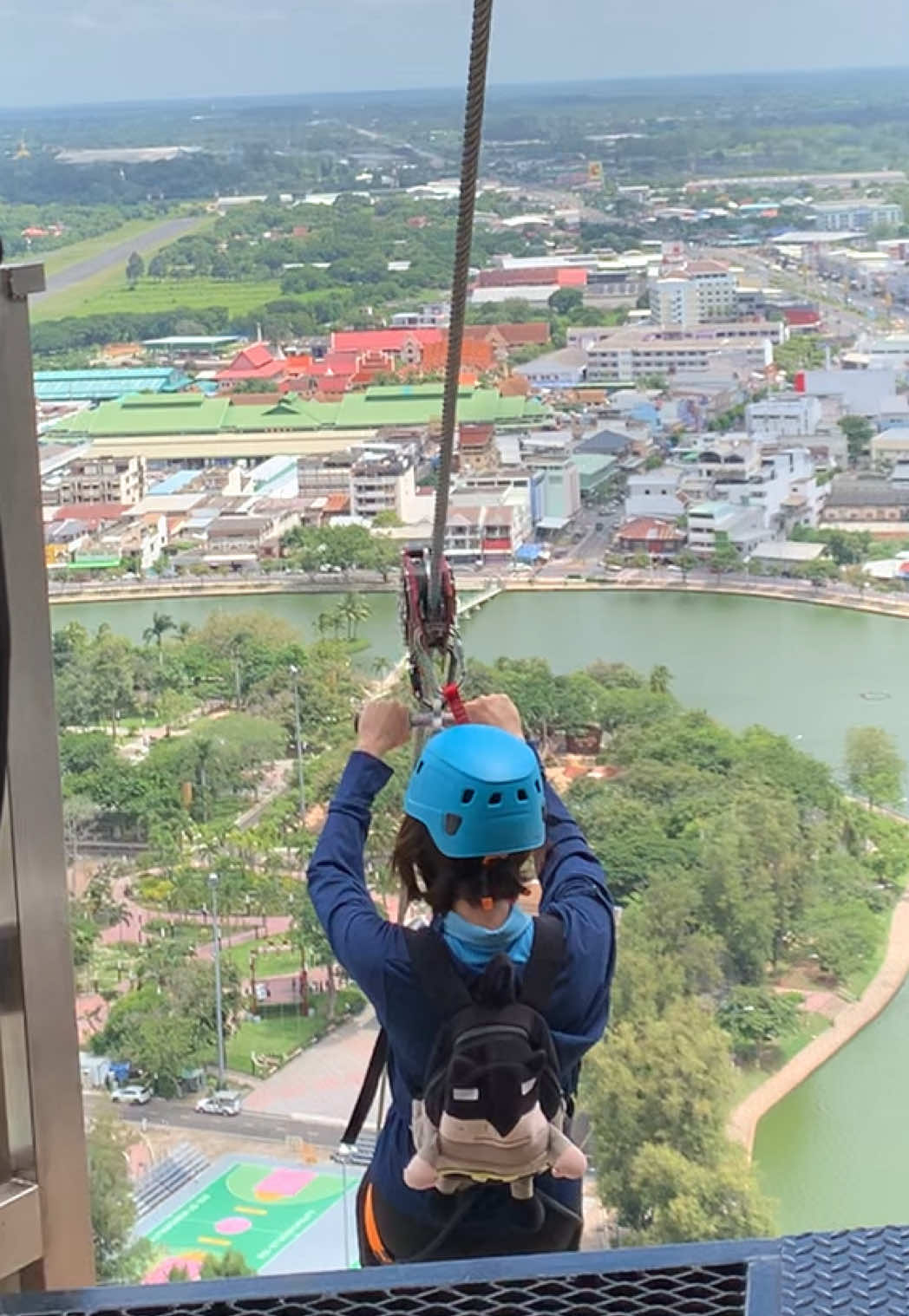 รอบทดสอบ กรี๊ดพอเป็นพิธี 😂 #กระเป๋าแบทแมนยืมพีคมา #zipline #หอโหวด101 