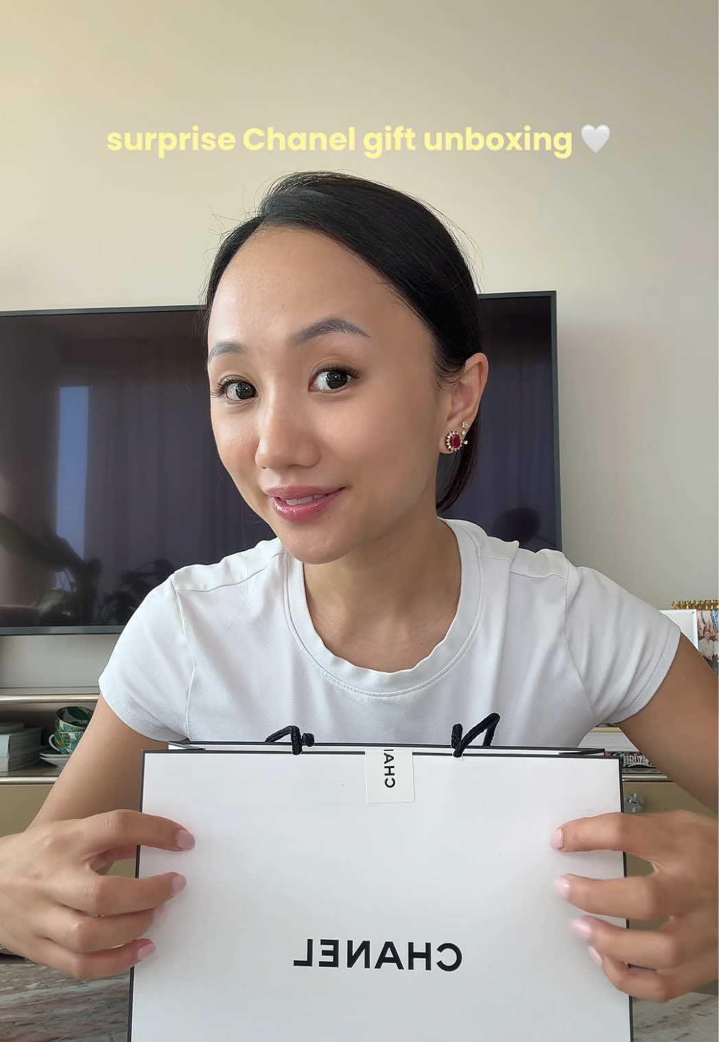 Merci @chanel.beauty 🤍 this gift has really brightened my day, especially when I’ve been feeling so low recently.  The Chance Eau Splendide smells like the perfect summer morning and I can’t to wear her all summer long 🪻 #welovecoco #chanelbeauty #chanel #fragrance #summerfragrance 