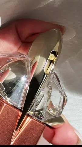 @Mugler made another statement scent! Intense yet beautiful summer and vibrant perfume ✨ Alien Goddess Supra Florale Eau De Parfum ✨ Notes: Fresh Cactus Flower Jasmine Grandiflorum Everlasting Flower  #aliengoddessssupraflorale #giftedbymuglerfragrances #parfum #perfume #beauty #scent #gwrm