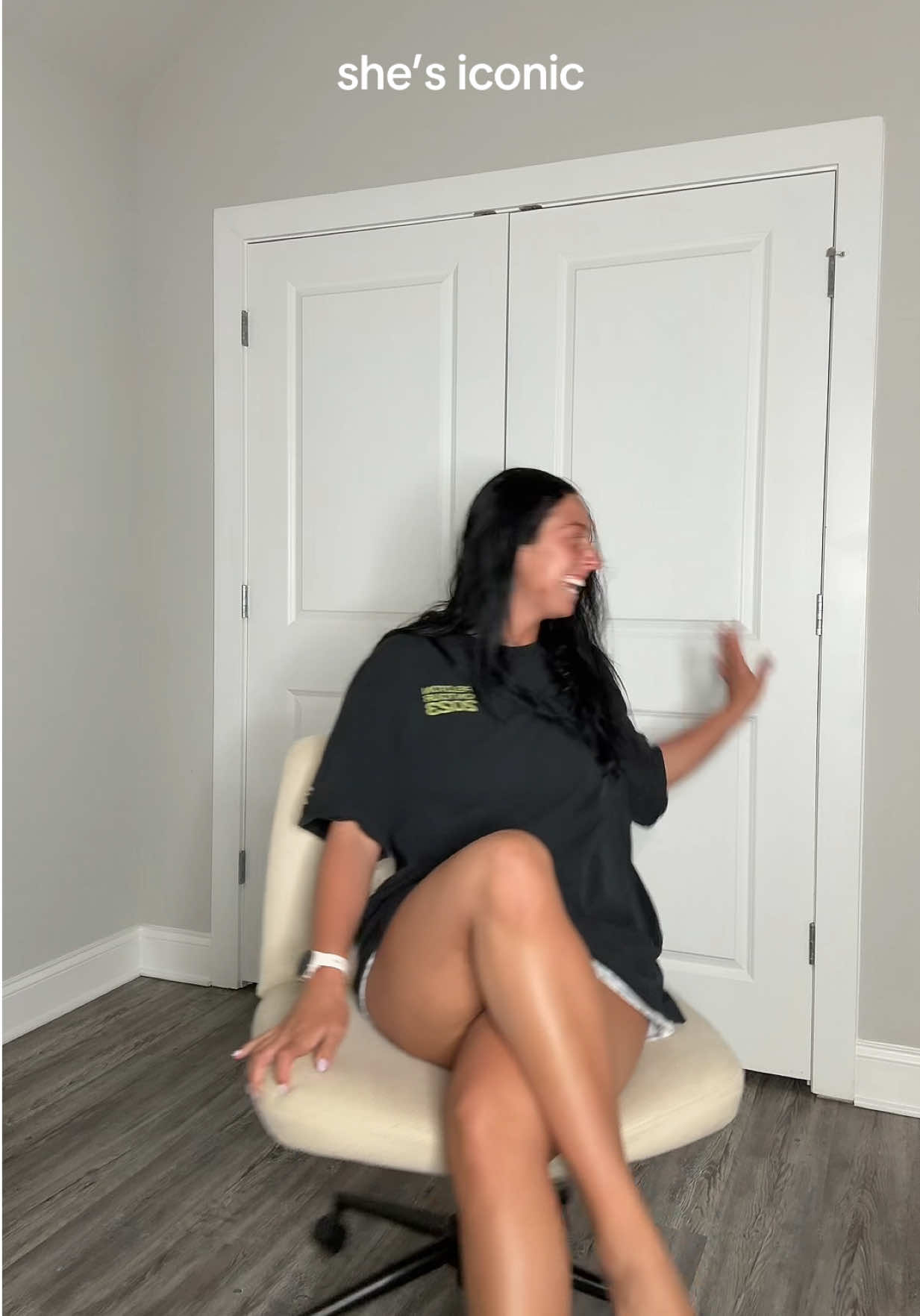if you waiting for a criss cross chair sale… it’s here & has WHEELS #viral #crisscross #chair #Home #officechair #bigchair #chairwithwheels #wheels #homeoffice #shesiconic #crisscrosschairwithwheels #crisscrosschair 