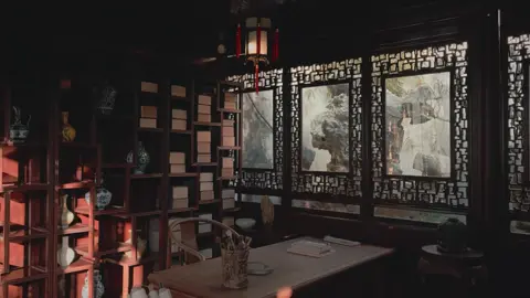 Bắt đầu từ hôm nay, mỗi ngày đều cười lên nhé, trên đời này ngoại trừ sống chết ra, tất cả chỉ là chuyện nhỏ. Cho dù gặp phải chuyện gì buồn lòng cũng đừng tự làm khó mình, cho dù hôm nay xảy ra chuyện gì tồi tệ cũng đừng cảm thấy đau thương. Ngày hôm nay chính là ngày bạn tươi trẻ nhất trong những ngày tháng sau này, bởi vì có ngày mai, nên hôm nay mãi mãi là vạch xuất phát. 从今天开始，每天微笑吧，世上除了生死，都是小事。不管遇到了什么烦心事，都不要自己为难自己；无论今天发生多么糟糕的事，都不应该感到悲伤。今天是你往后日子里最年轻的一天了，因为有明天，今天永远只是起跑线。 999 BỨC THƯ GỬI CHO BẢN THÂN_Miêu Công Tử #binhyen #phongcảnh #chill 