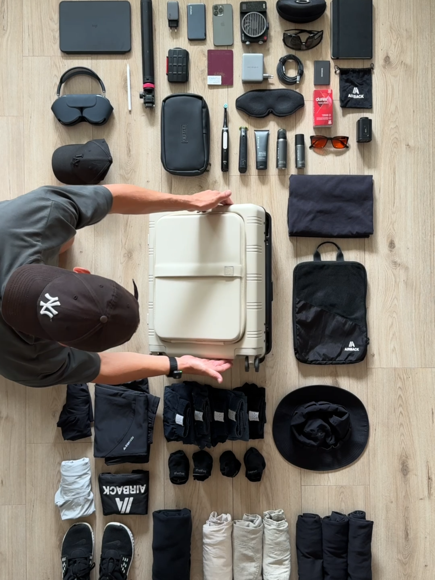 🚨 New drop just landed — and it’s causing turbulence. The smartest hand luggage in the game is now hotter than ever. Airback NEXT now in 3 colors. Don’t be the last one at the gate. 🔥 🔗 Link in Bio! #travel #compression #handluggage #PackingHack #asmr