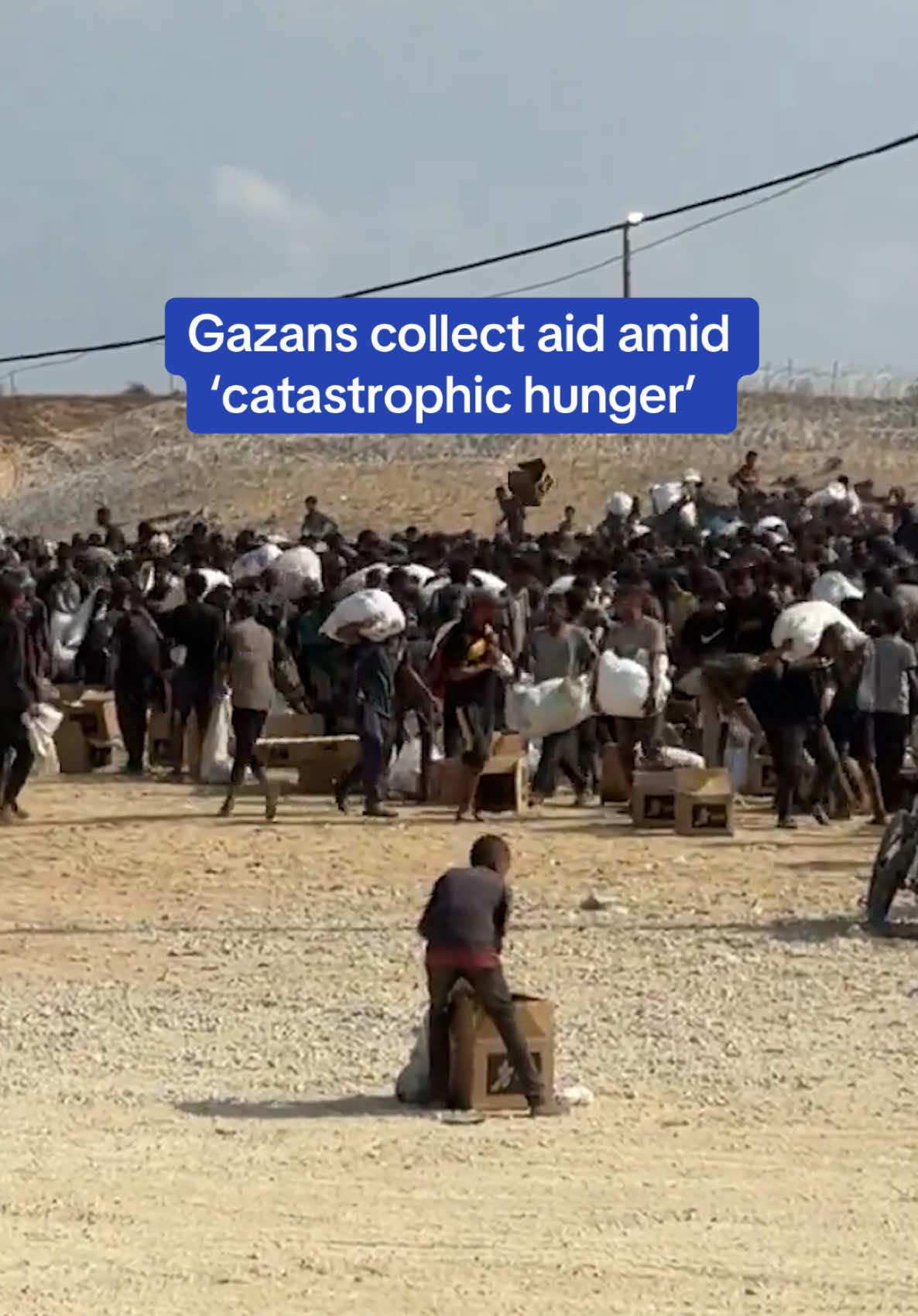 Aid was airdropped into central Gaza for a second day on Monday as the UN warns of ‘catastrophic hunger’ in the region. Planes from the United Arab Emirates and Jordan dropped 25 tons of supplies, marking their first airdrop in months. The deliveries come amid growing international pressure on Israel over the humanitarian crisis, as ceasefire talks with Hamas in Doha remain stalled. 🎥 Mr_Andrew_Fox/X #news #gaza #israel #palestine #hunger 