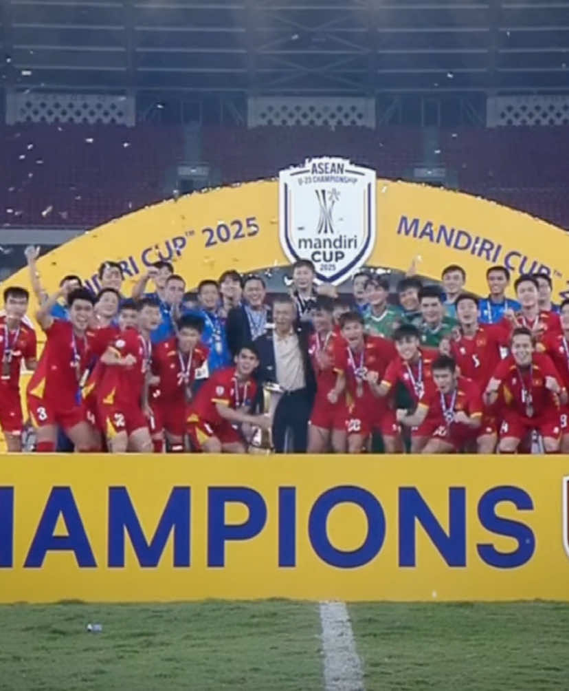 Việt Nam Vô Địch 🇻🇳#CapCut #u23vietnamvodich #u23vietnam🇻🇳 #u23vietnamvsu23indonesia #vietnamtoiyeu #u23vn #xuhuongtiktok #u23vietnamvaochungket #chungketu23vietnamindo 