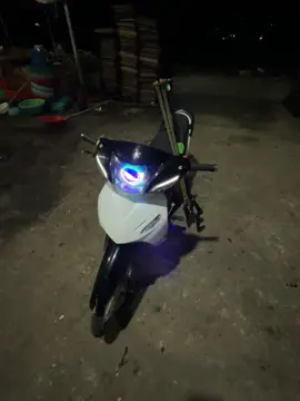 á đù máy chạy..