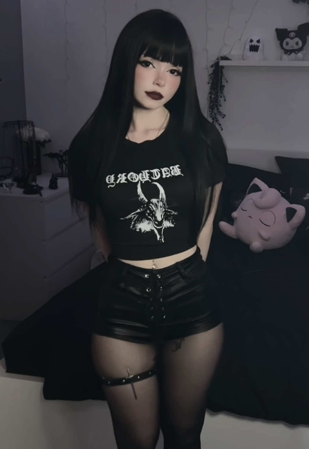 The chaos is in the details 🖤