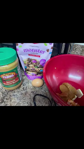 Monster Cookies 🍪  . . #ekheartsfood #yum #cookies #monster #baking #FoodTok #food #Foodie #tiktok #eating 