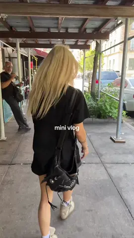come w me breakfast 🐈‍⬛🥞 #Vlog #fashiontiktok #nyc 