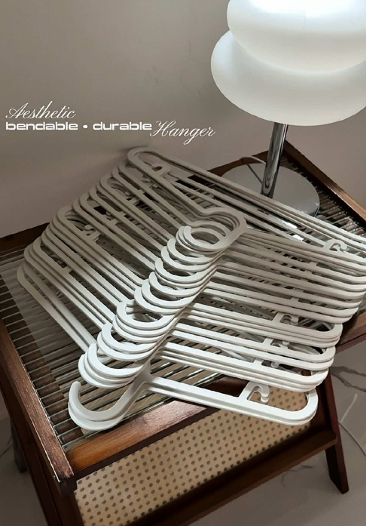 Aesthetic Hanger!! Ang mura lang neto!!🙈💫 #hanger #antisliphanger #hangerforclothes #aesthetichanger #bendablehanger #durablehanger #hangerrecommendation 
