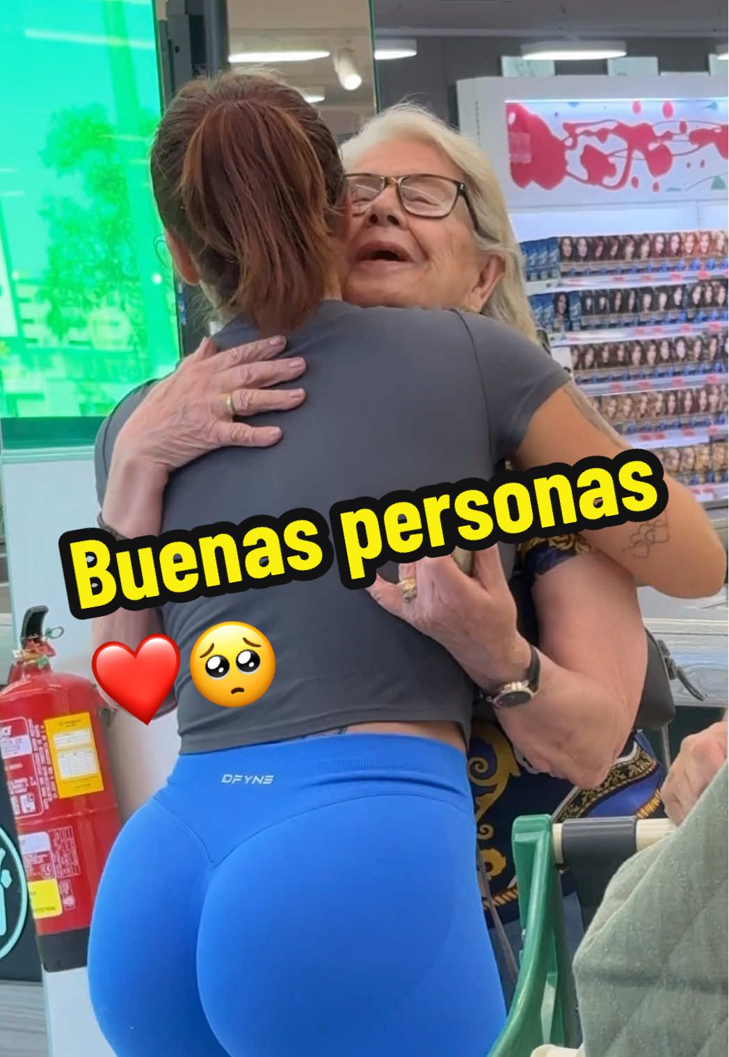 Pagandole el super a esta abuelita tan cute 🥺❤️