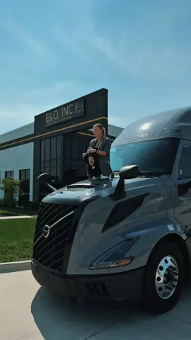 #truckinglife #truckingaround #truckinglifestyle #truckingfamily #truckingindustry #dispatcherlife #truckingdispatcher #volvotruck #truckingcompany #freightlinercascadia #trucking #volvotrucks #dispatcherproblems 