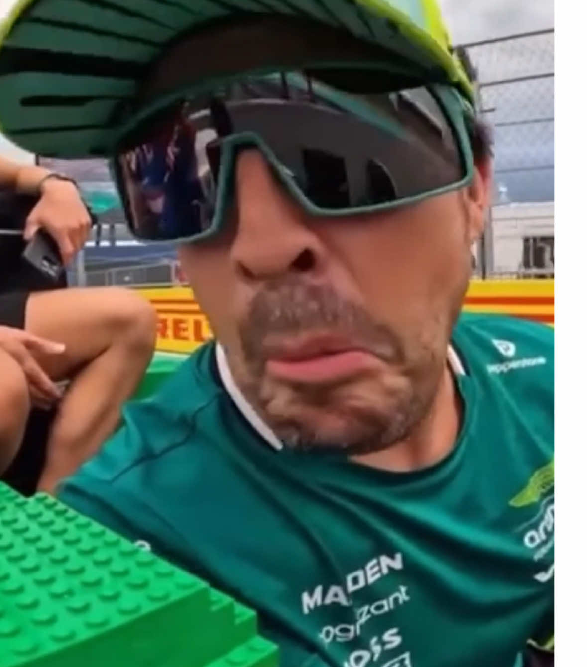 Happy birthday to the youngest driver on the grid 🥳 #fernandoalonso #nando #rookie #formula1 #f1 #astonmartin 