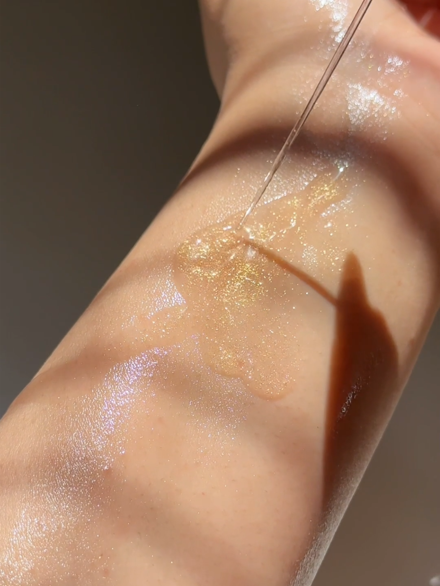 Glow season is officially ON ✨ #AlmondShimmeringOil #glowingskin #summerglow @skincare_foodie21
