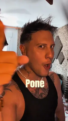 Me preguntó si prefería su cuerpazo o un coche… Y le solté una lista tan larga que hasta el motor se emocionó. 🚗😂 Si tú también eliges gasolina antes que drama, dale al ❤️ #RapDeCoches #CuerpazoNoGracias #HumorReal #IvangelMusic