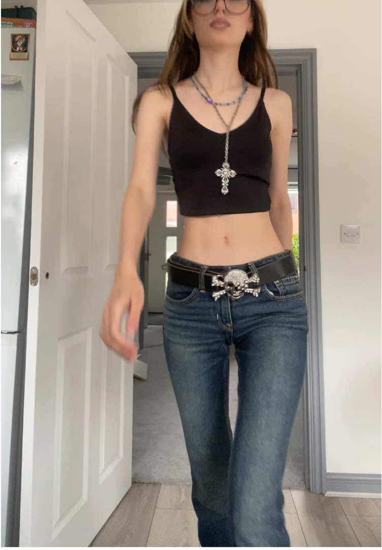 #y2k #outfit #OOTD #inspo #outfitinspo #year2000s #vintage #lowrisejeans 